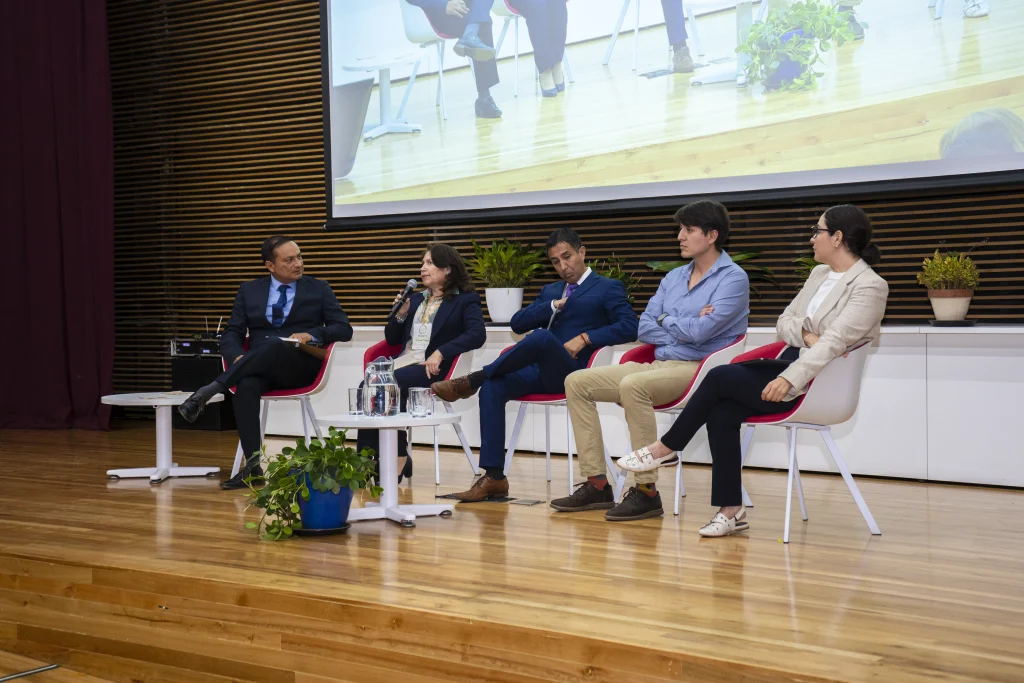 Descubre la Economía Circular en Ecuador: guía completa para empresas que buscan sostenibilidad, desarrollo sostenible y negocios verdes. Conoce cómo Grupo Acosta lidera esta transformación y los beneficios para tu competitividad. ¡Obtén tu consultoría GRATIS!